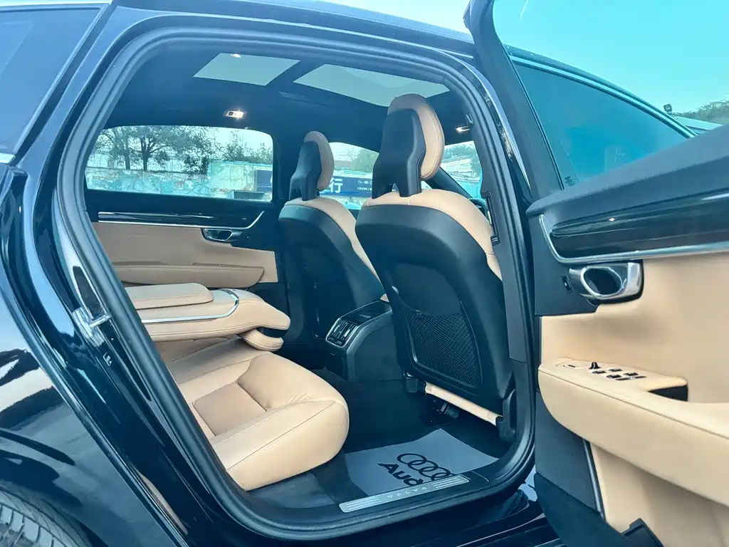 Volvo S90 — фото 11