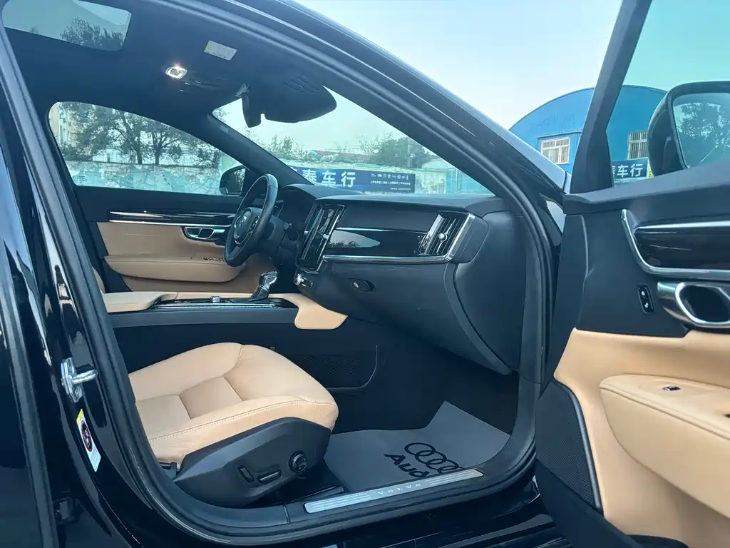 Volvo S90 — фото 10