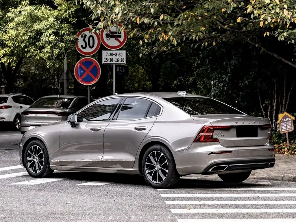 Volvo S60 — фото 10