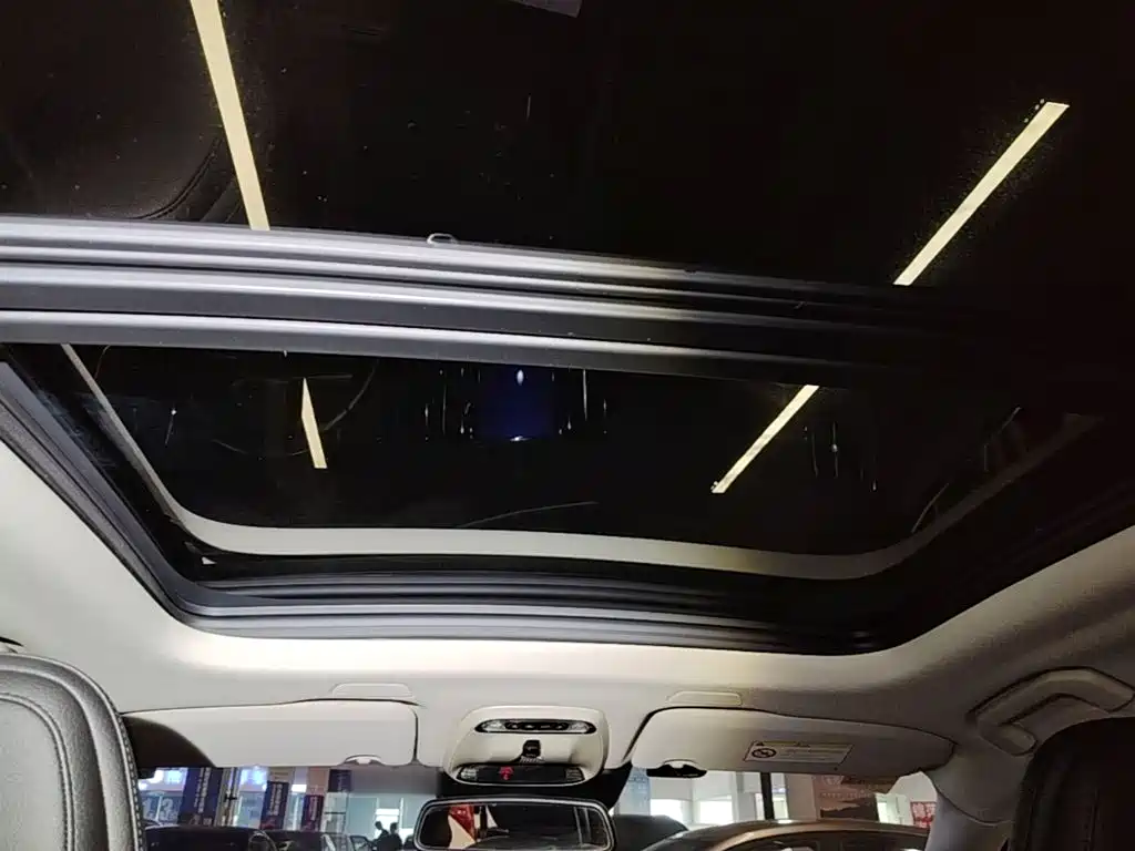 Volvo XC60 — фото 17