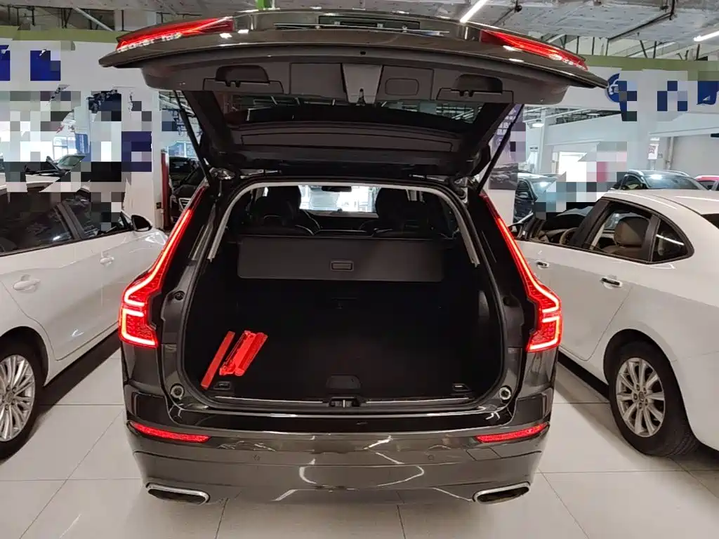 Volvo XC60 — фото 18