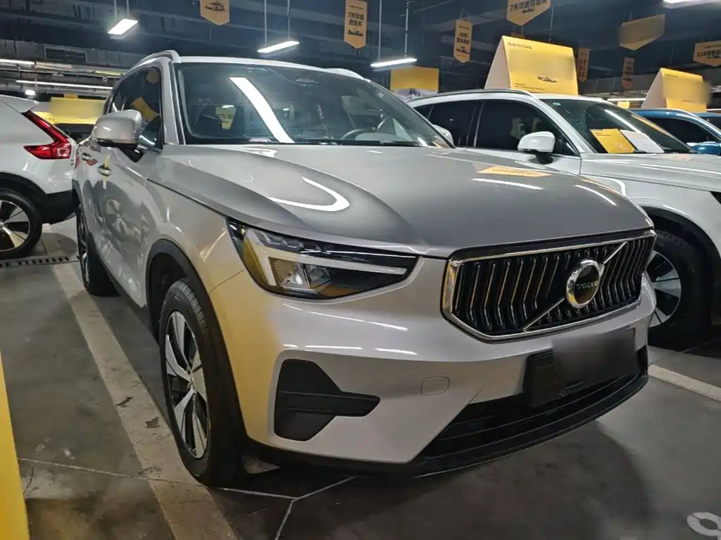 Volvo XC40 — фото 3