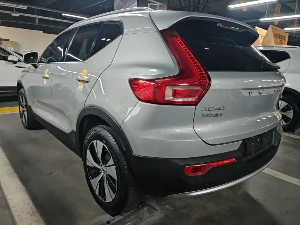 Volvo XC40 — фото 4