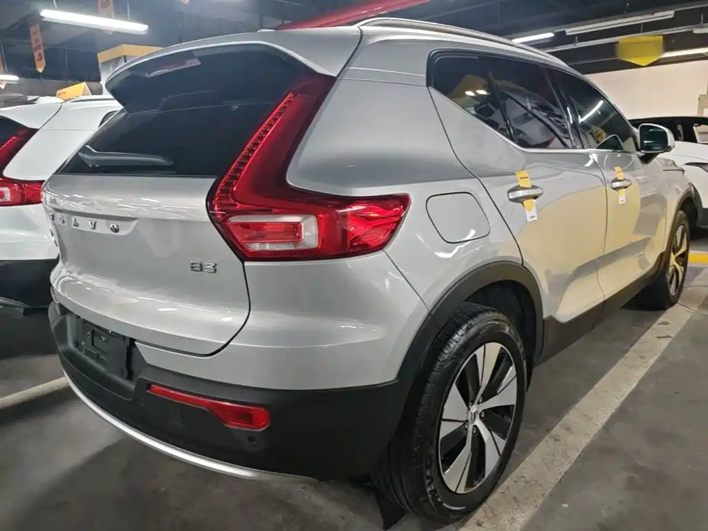 Volvo XC40 — фото 6