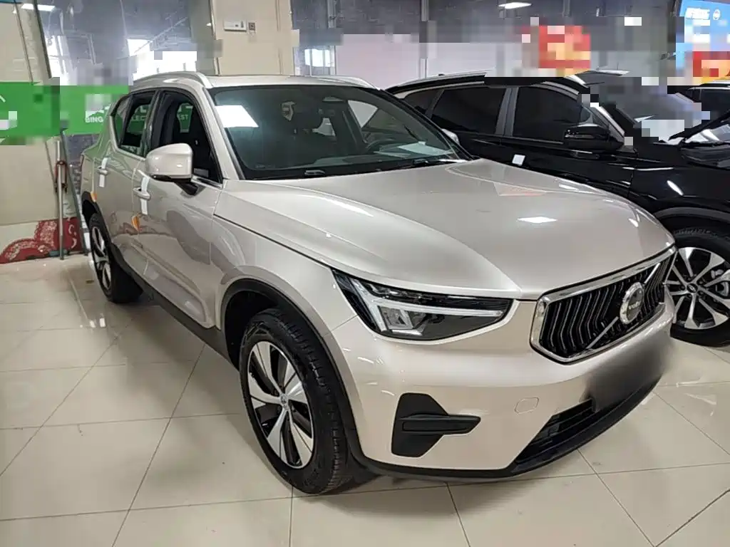 Volvo XC40 — фото 3