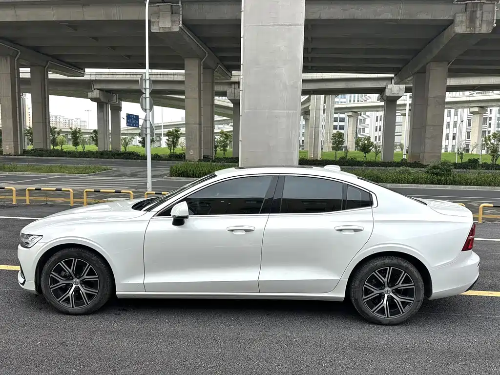 Volvo S60 — фото 3
