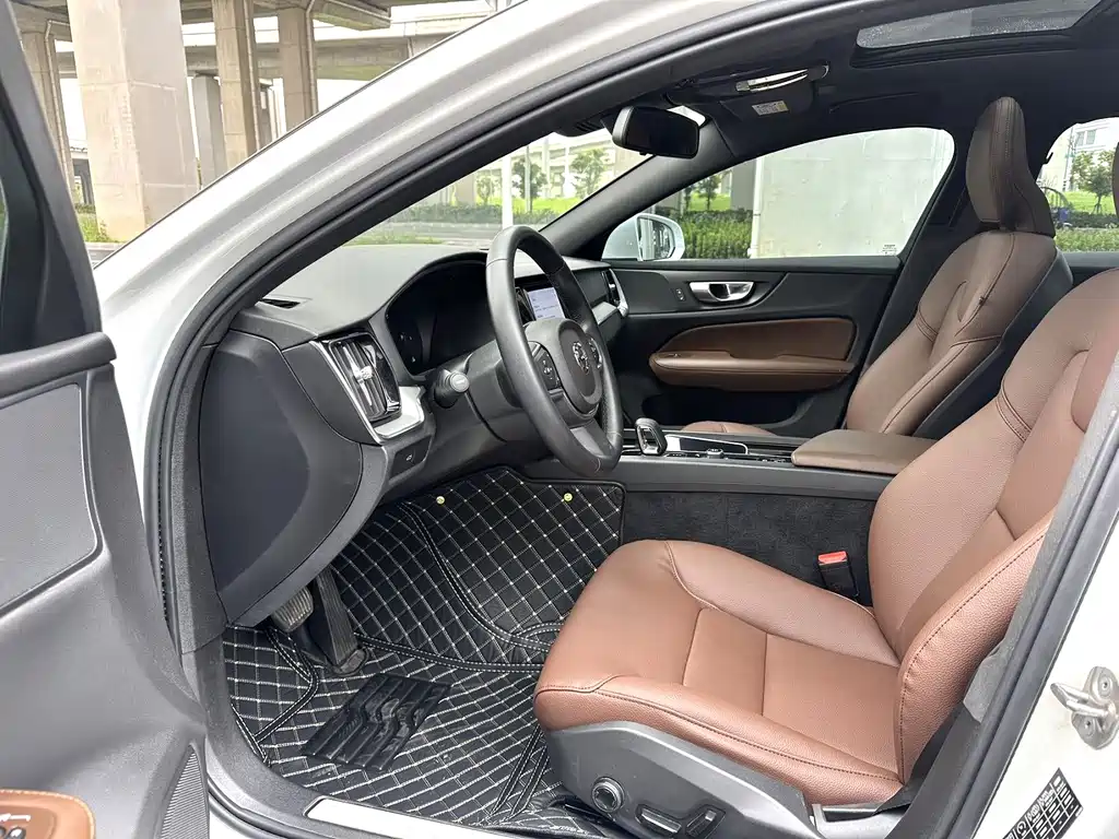 Volvo S60 — фото 10