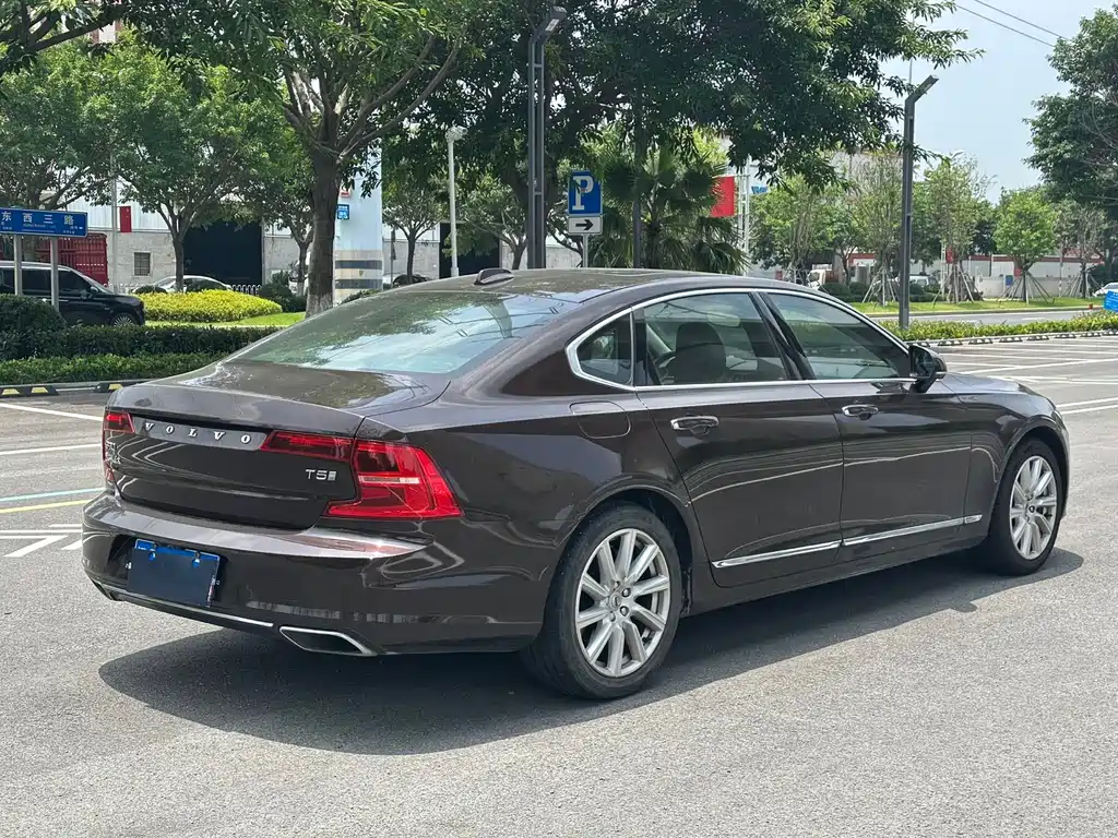 Volvo S90 — фото 4