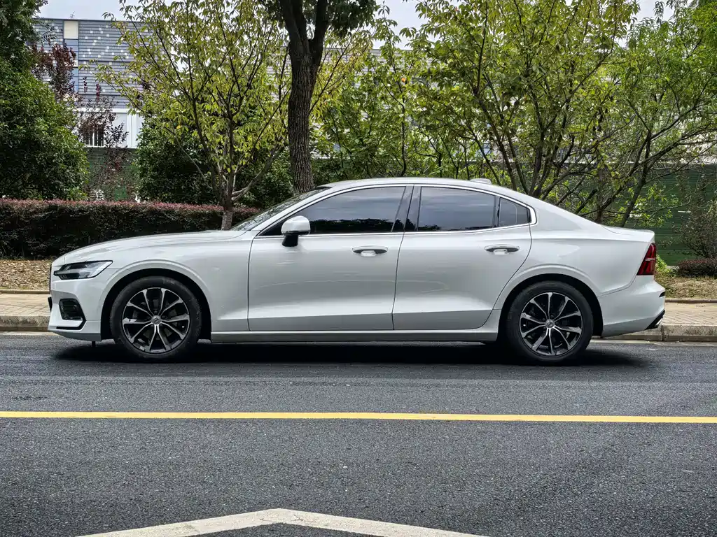 Volvo S60 — фото 3