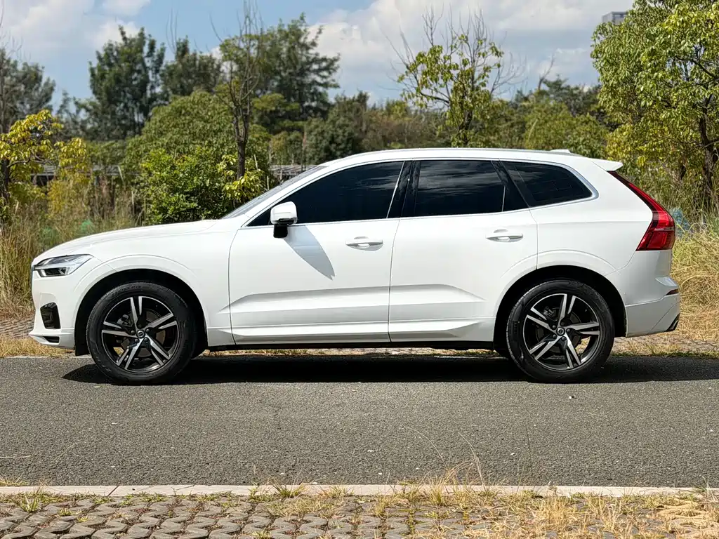 Volvo XC60 — фото 3
