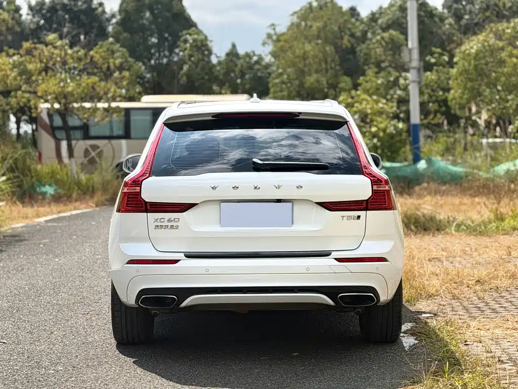 Volvo XC60 — фото 4