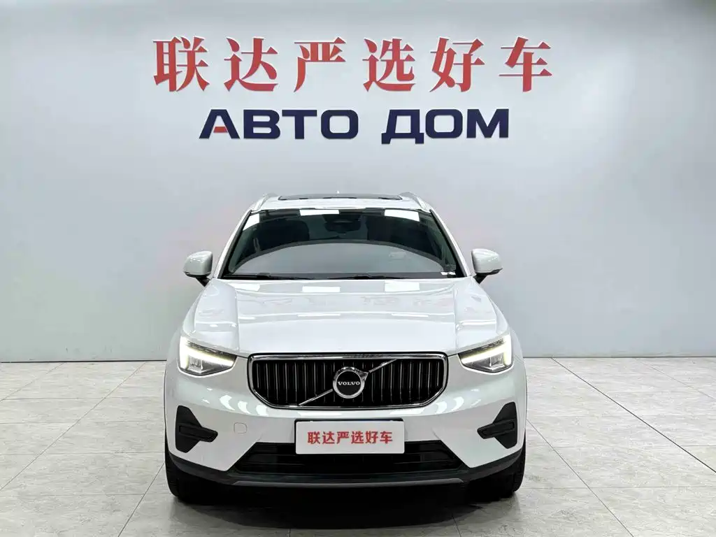 Volvo XC40 — фото 2