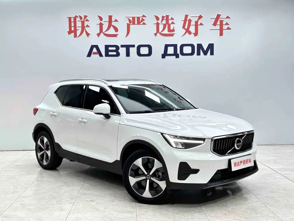 Volvo XC40 — фото 3