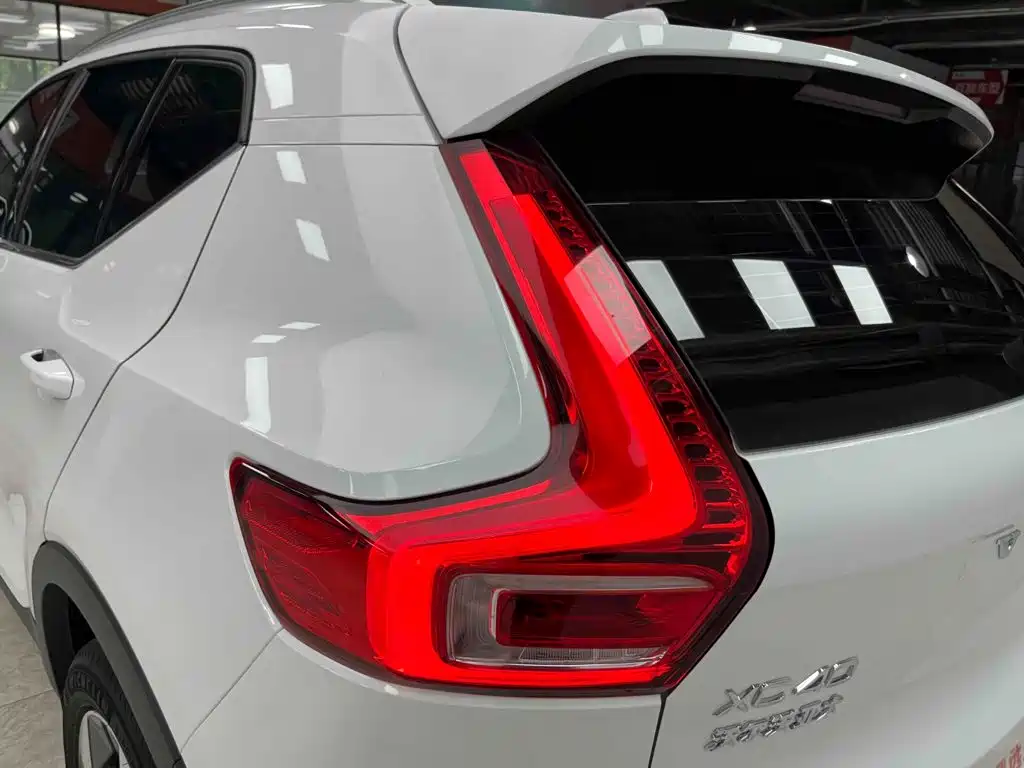 Volvo XC40 — фото 24