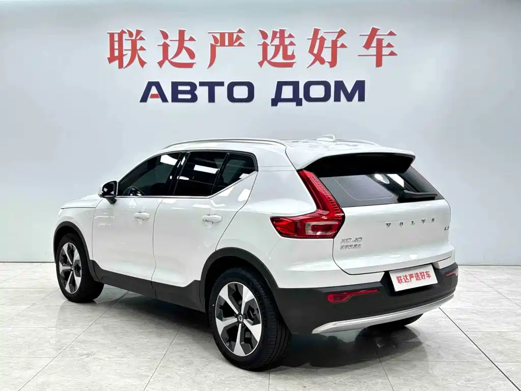 Volvo XC40 — фото 4