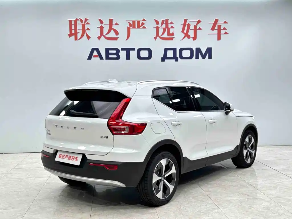 Volvo XC40 — фото 6