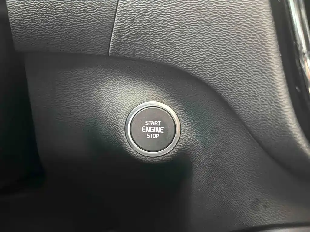 Volvo XC40 — фото 9
