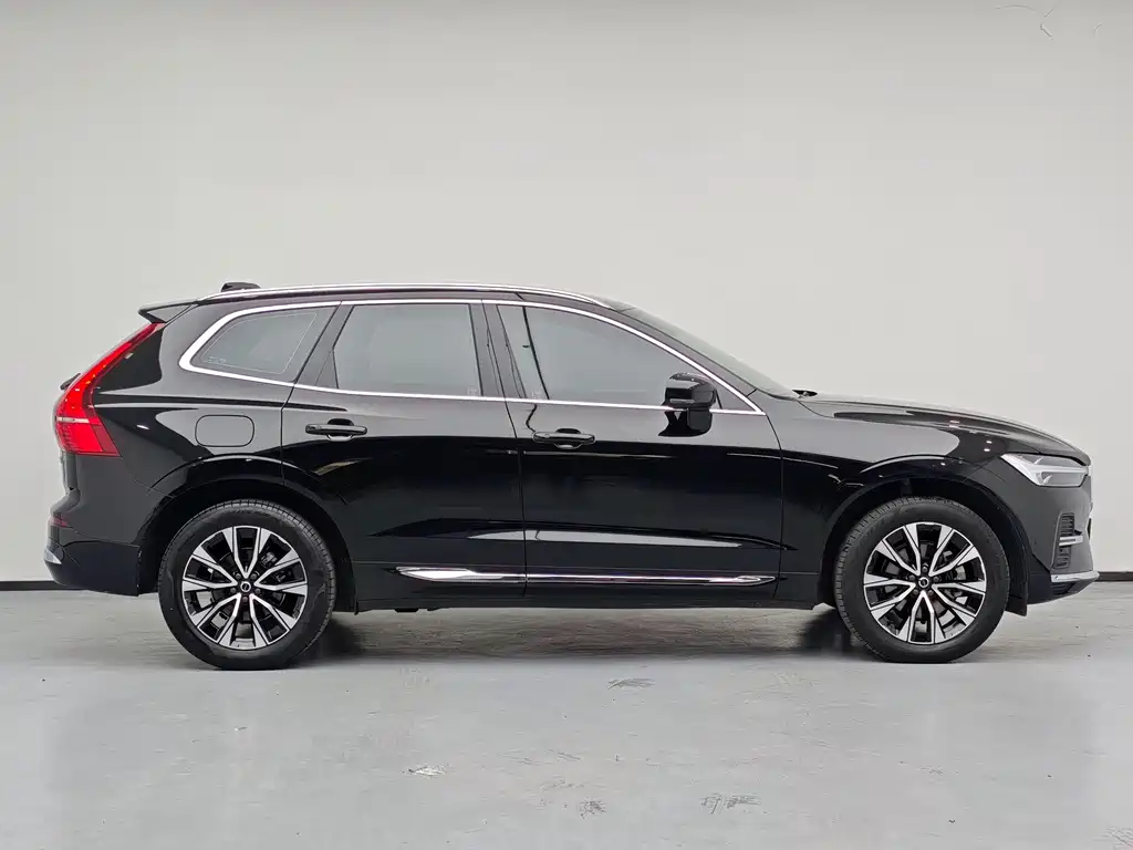 Volvo XC60 — фото 11