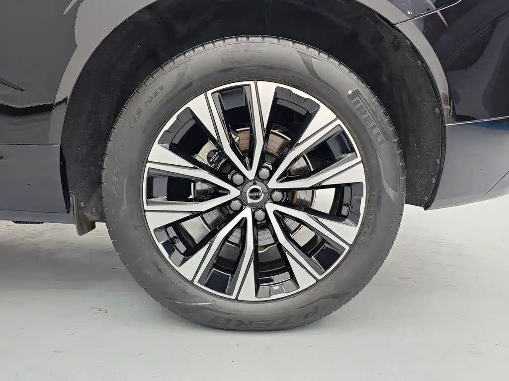 Volvo XC60 — фото 17