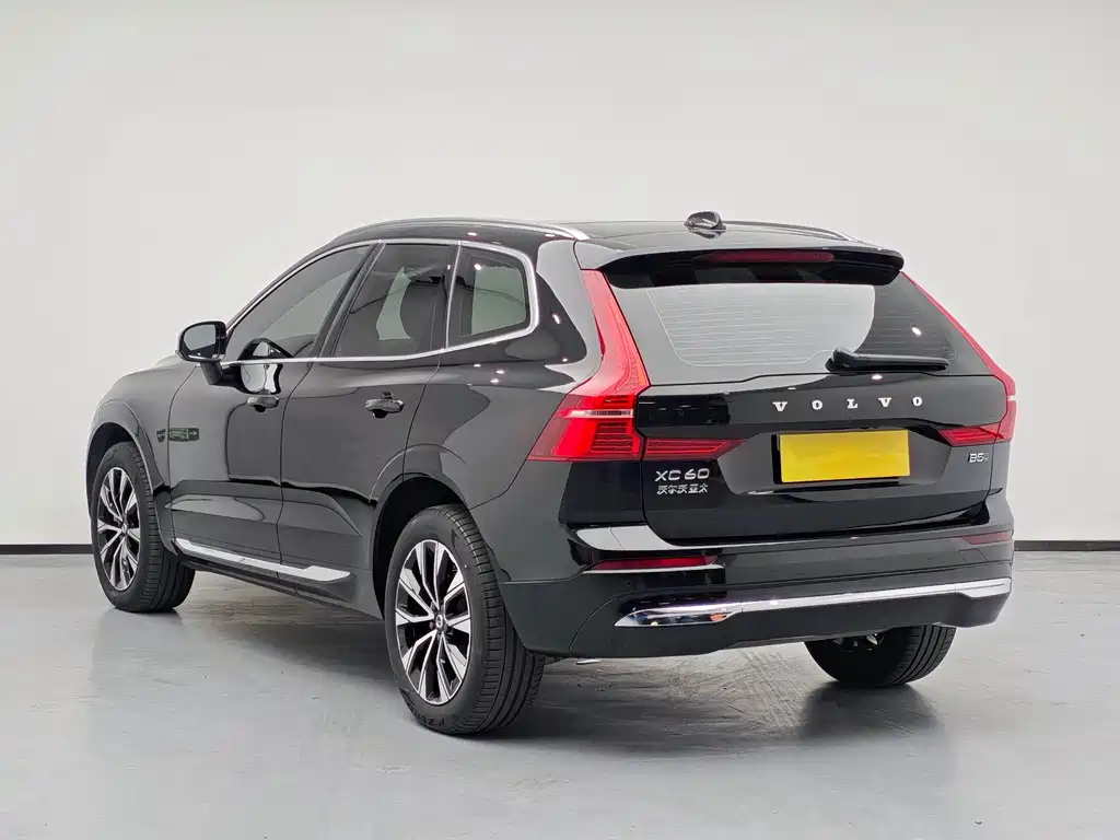 Volvo XC60 — фото 5