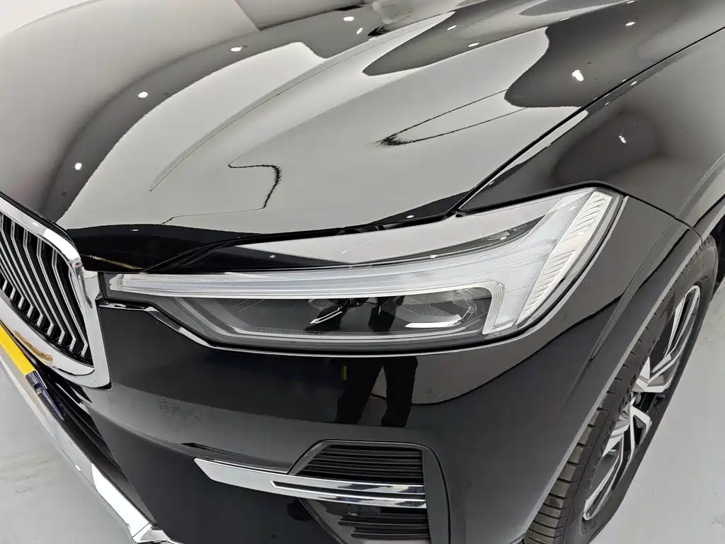 Volvo XC60 — фото 8