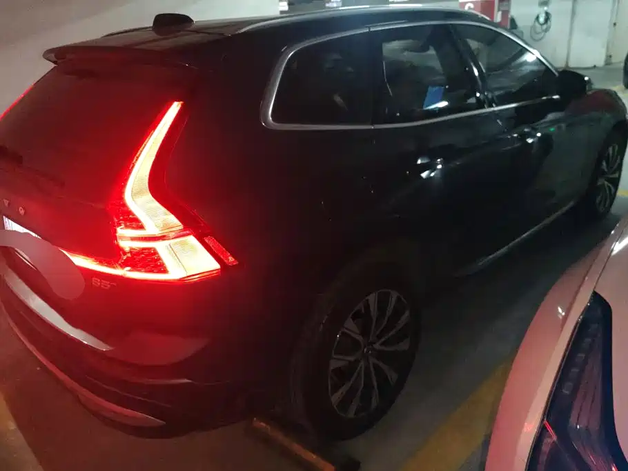 Volvo XC60 — фото 3