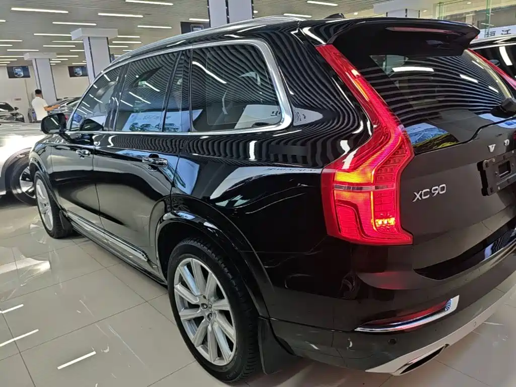 Volvo XC90 — фото 4
