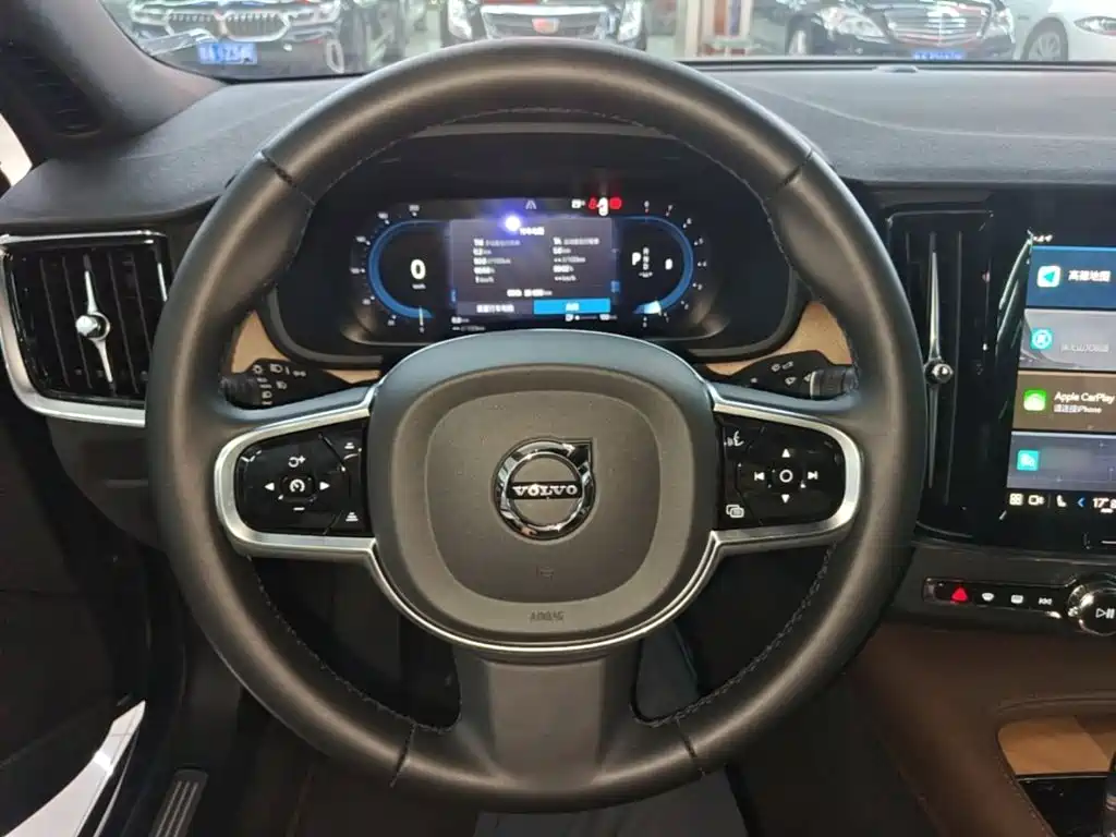 Volvo S90 — фото 10