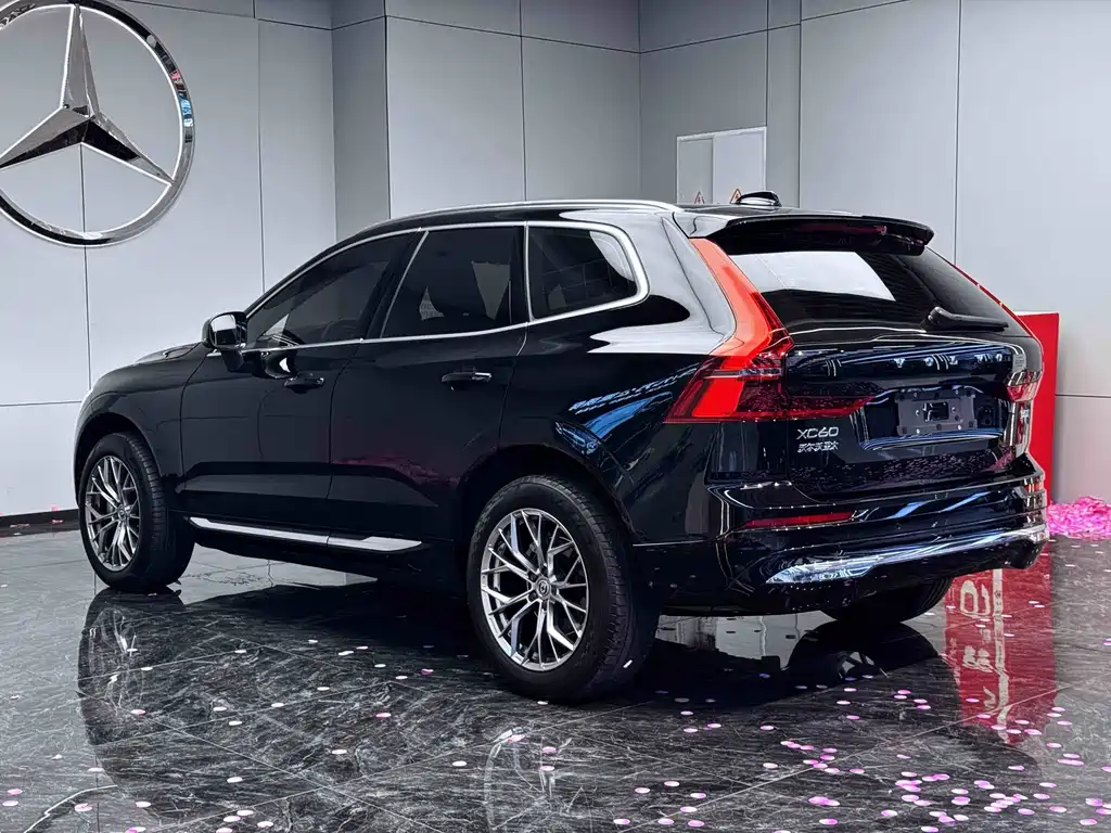 Volvo XC60 — фото 9