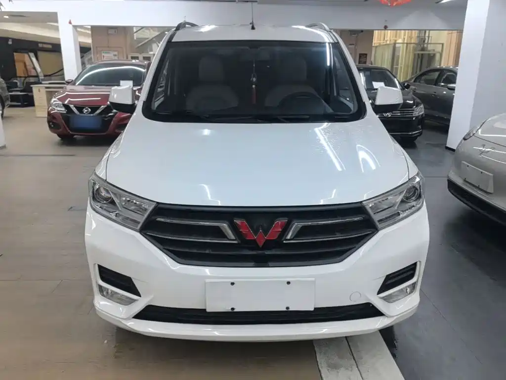 Wuling Hongguang — фото 2