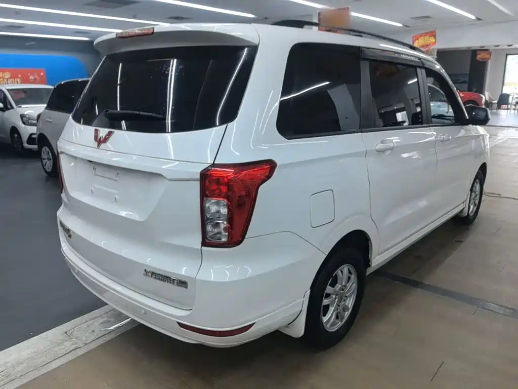 Wuling Hongguang — фото 6