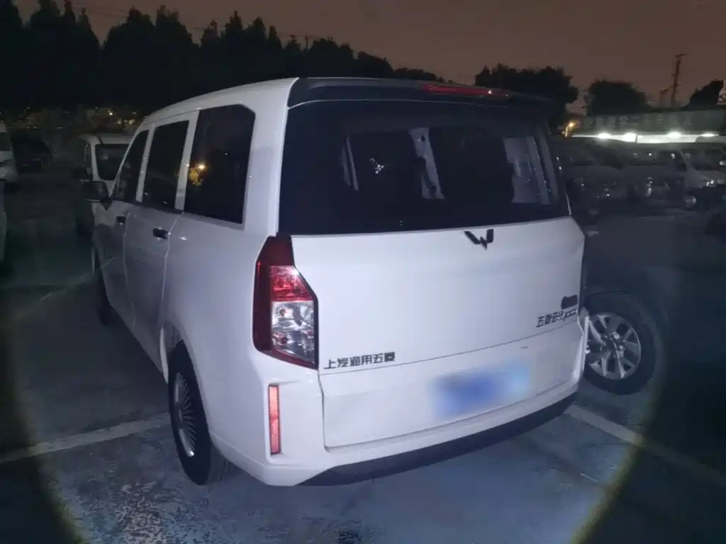 Wuling Hongguang PLUS — фото 4