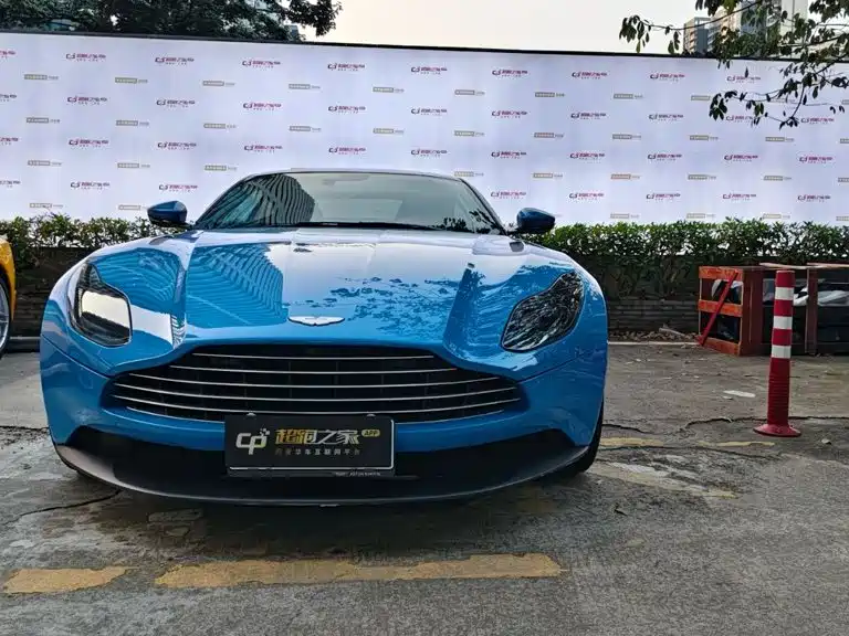 Aston Martin DB11 — фото 2