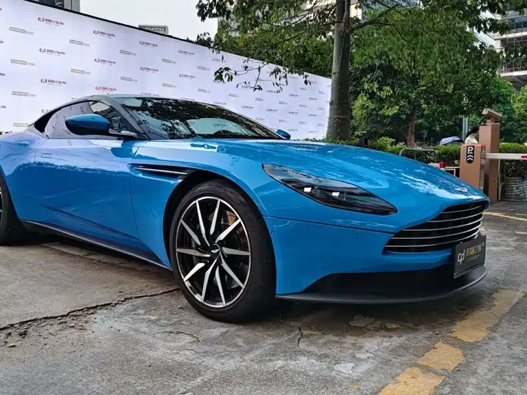 Aston Martin DB11 — фото 3