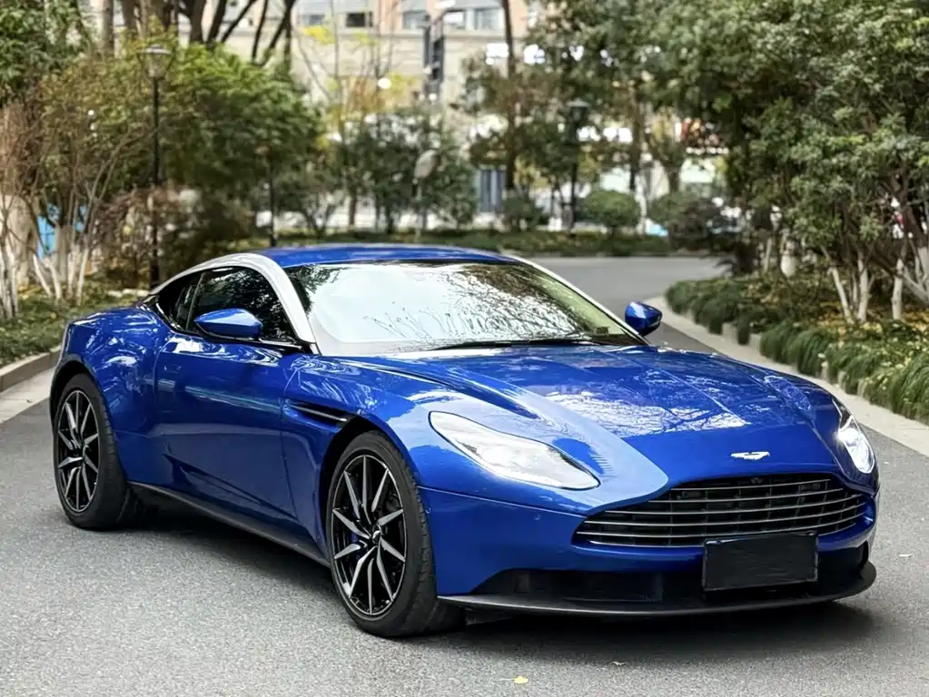 Aston Martin DB11 — фото 3