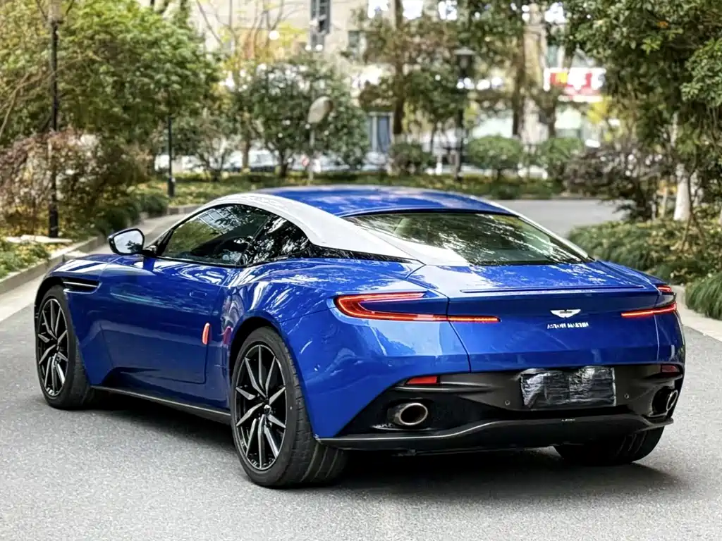 Aston Martin DB11 — фото 4