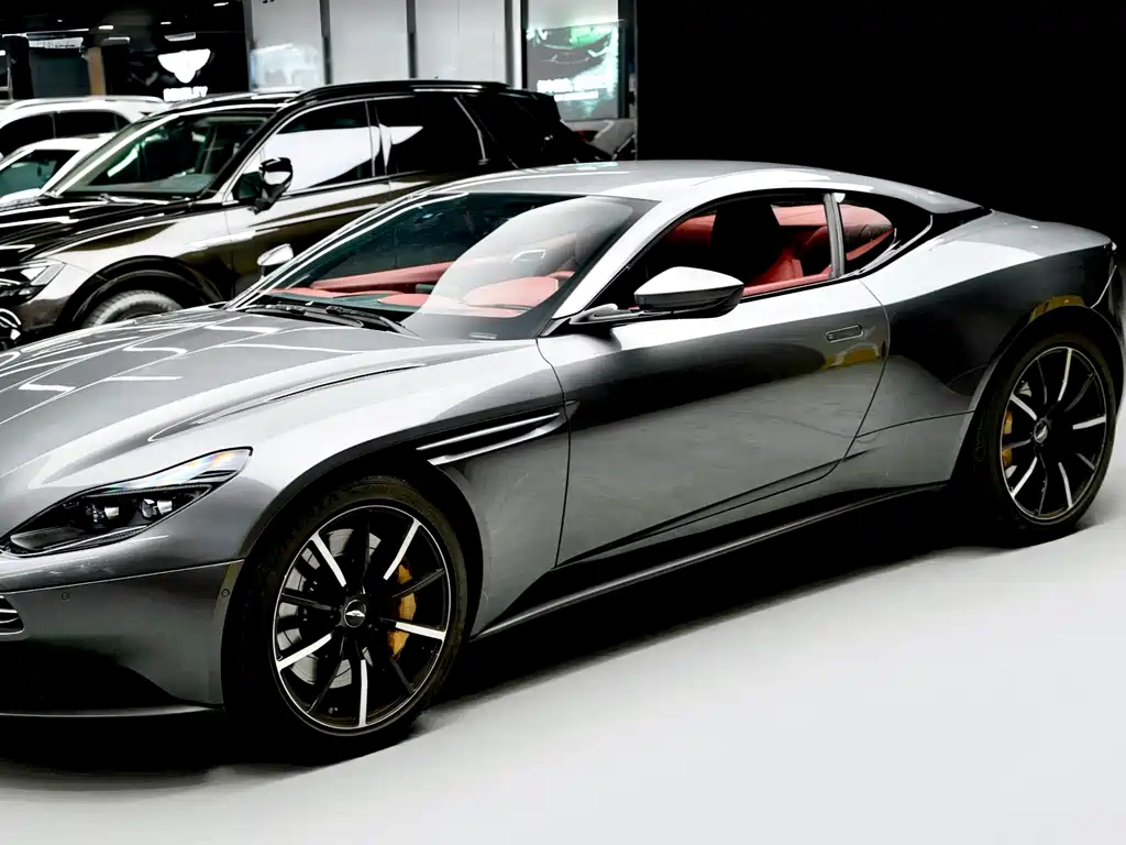 Aston Martin DB11 — фото 4