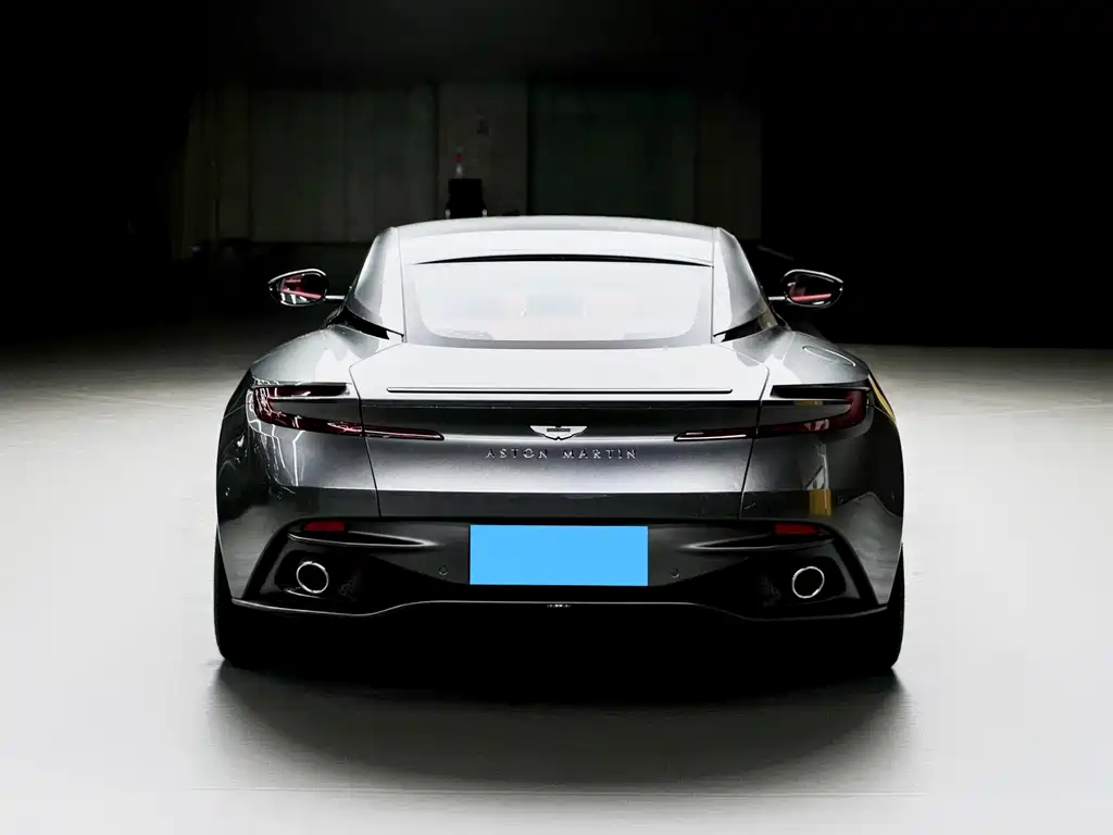 Aston Martin DB11 — фото 5