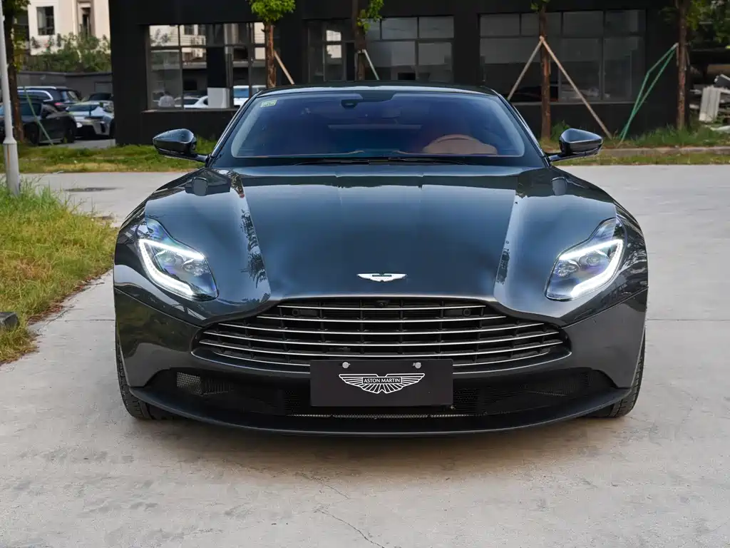 Aston Martin DB11 — фото 4