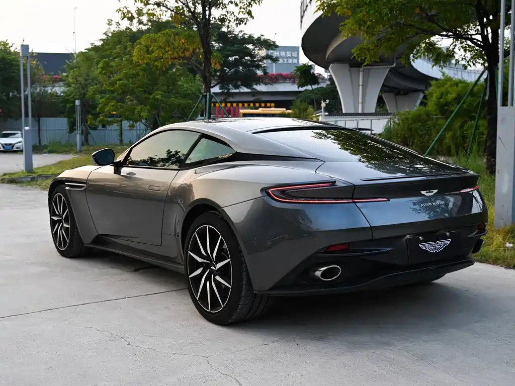 Aston Martin DB11 — фото 3
