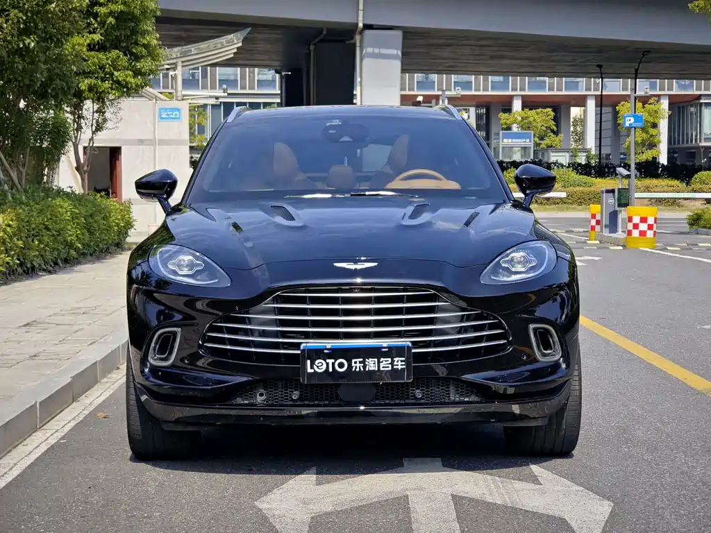 Aston Martin DBX — фото 2