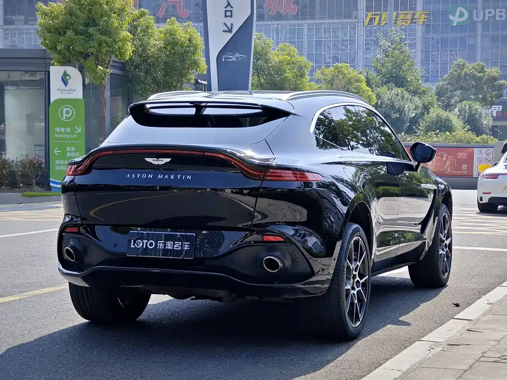 Aston Martin DBX — фото 5