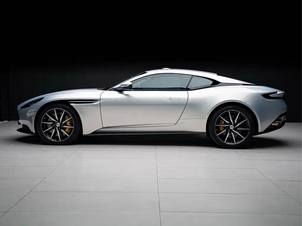 Aston Martin DB11 — фото 4