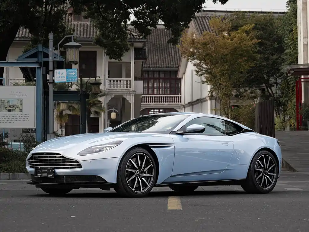 Aston Martin DB11