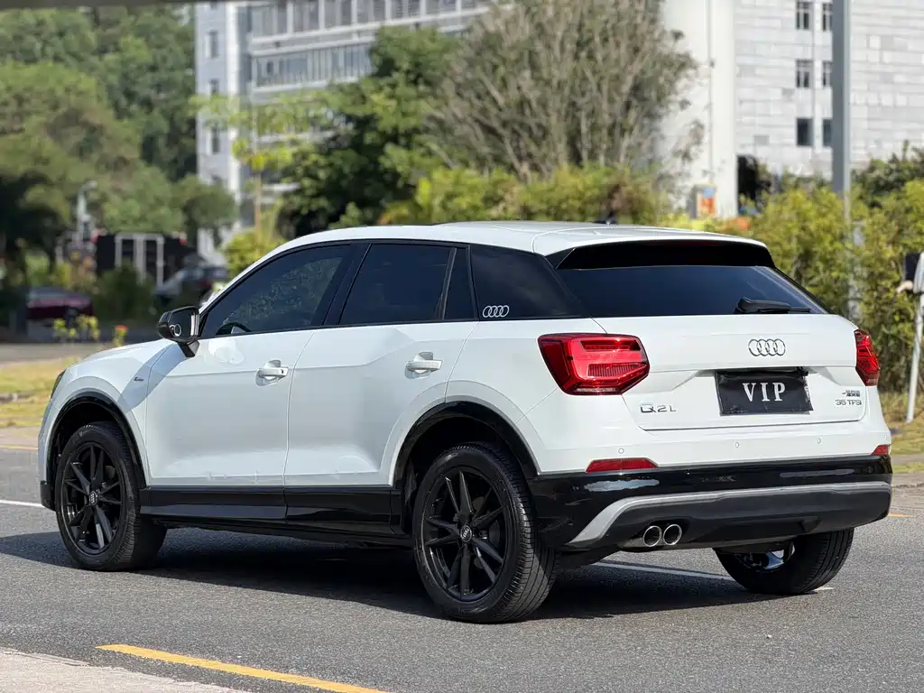 Audi Q2L — фото 10