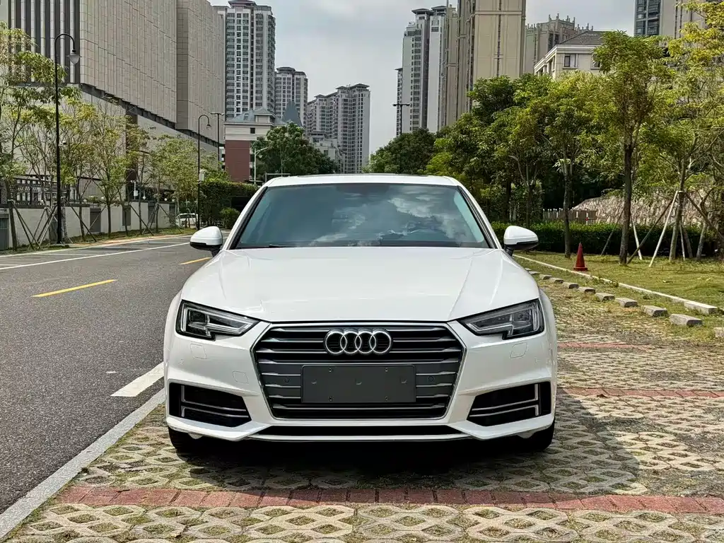 Audi A4L — фото 2