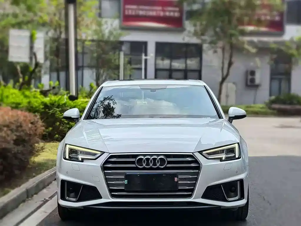 Audi A4L — фото 2