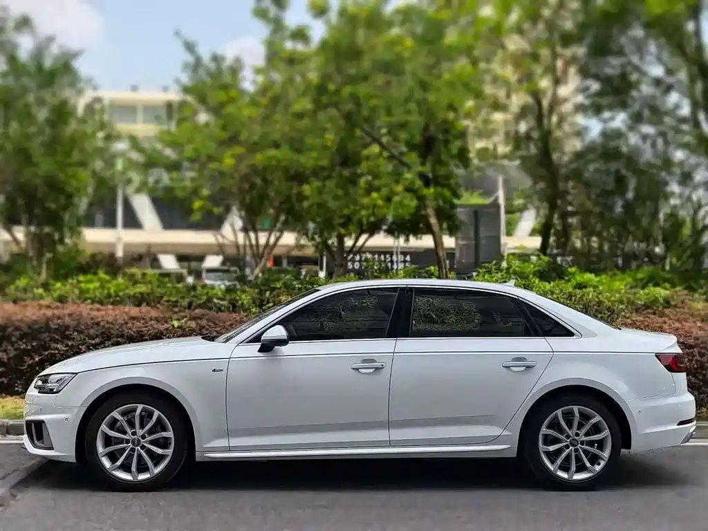 Audi A4L — фото 3