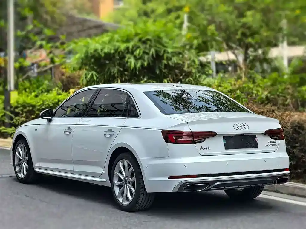 Audi A4L — фото 9