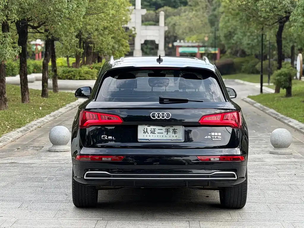 Audi Q5L — фото 5